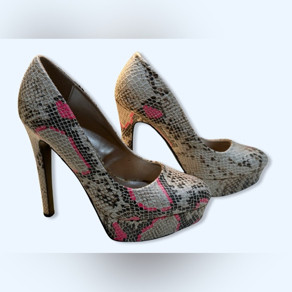 Qupid snakeskin platform 5” pump Sz7, grey and fushia